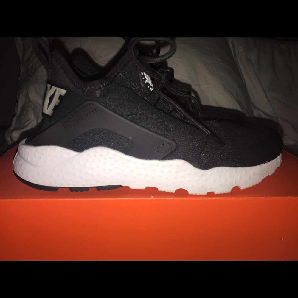 NIKE AIR women’s shoes size 6.5